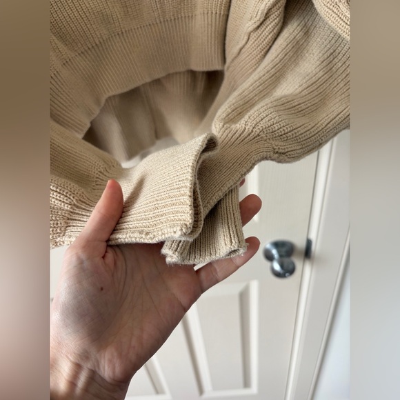 Small Beige Aerie Sweater - Picture 3 of 5